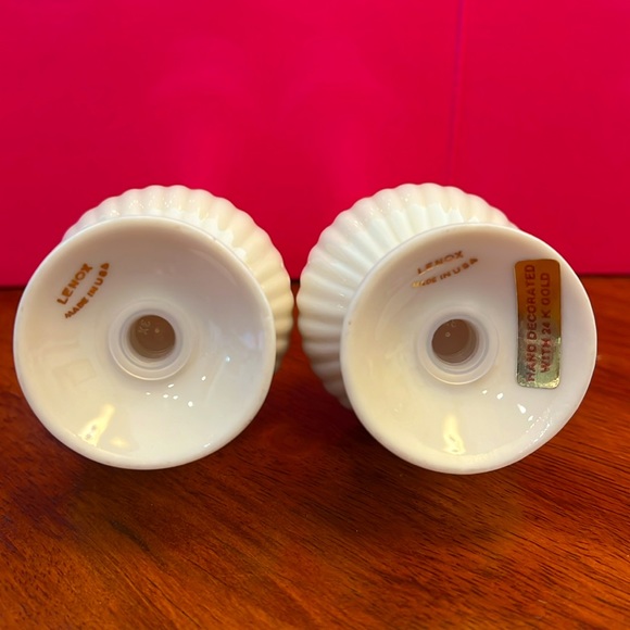 Lenox  Salt And Pepper Shakers 5 1/2" Tall Made in USA Hand Decorated 24k Gold - Picture 4 of 7